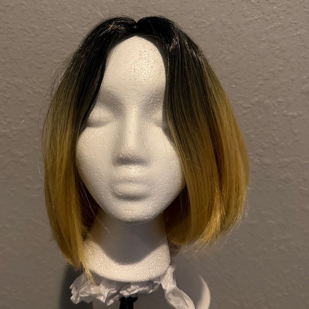 Blond ombre wig